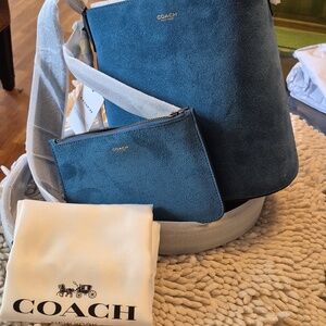 NWT Coach Bleecker Bucket Bag 21 with Silk Coach Dust Cover  [21-0]